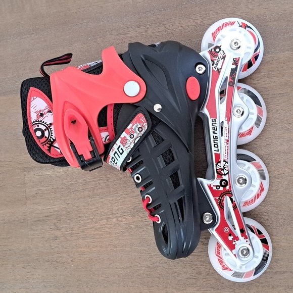 Long Feng Adjustable Inline Skates - Color: Black/Red - Size EU 35-38 (US 3.5-6) - Picture 2 of 9
